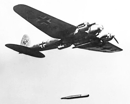 Heinkel_He_111-launching-torp